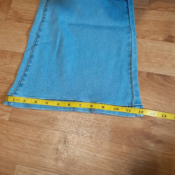 High Waisted Flare Light Wash Jeans w/Pockets NWOT - Picture 8 of 8